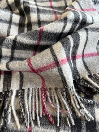 Nahaufnahme der Tartan Variante Grey Thomson.