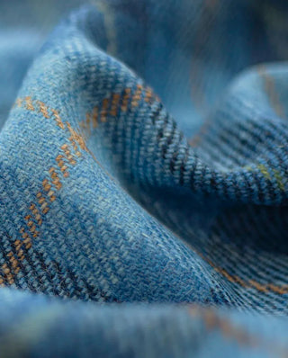Der Harris Tweed jeans herringbone in Nahaufnahme.