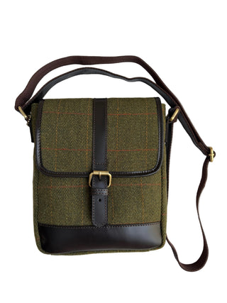 Die Messenger Bag aus klassisch grünem Tweed.