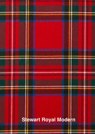 Zu sehen ist ein Stoffausschnitt im Tartan Stewart Royal Modern (rot, grün, blau, gelb, weiß)