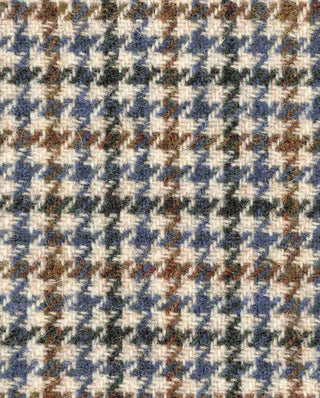 Die Aufnahme zeigt den Harris Tweed Stoff mit Hahnentrittmuster.